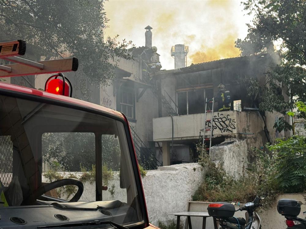 Θεσσαλονίκη - εγκαταλελειμμένο σπίτι - φωτιά