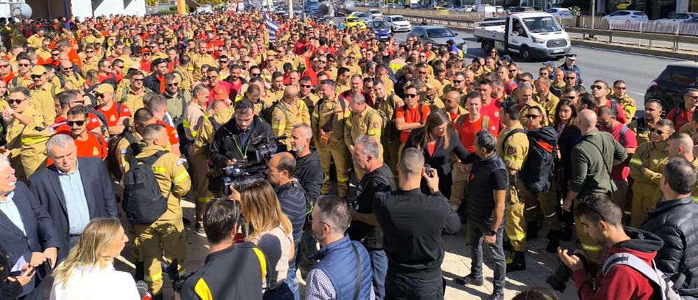 Πορεία διαμαρτυρίας των εποχικών πυροσβεστών