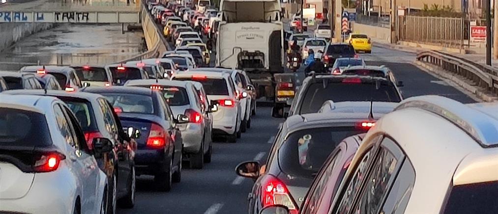 Τροχαίο ατύχημα στον κόμβο Ηρακλείου - Στο "κόκκινο" οι καθυστερήσεις