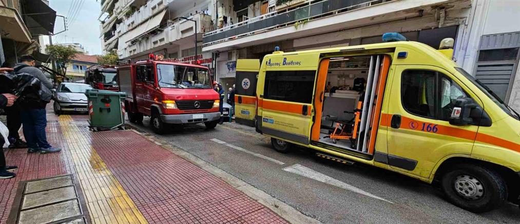 Λάρισα: Πτώση άνδρα από το δεύτερο όροφο πολυκατοικίας (εικόνες)