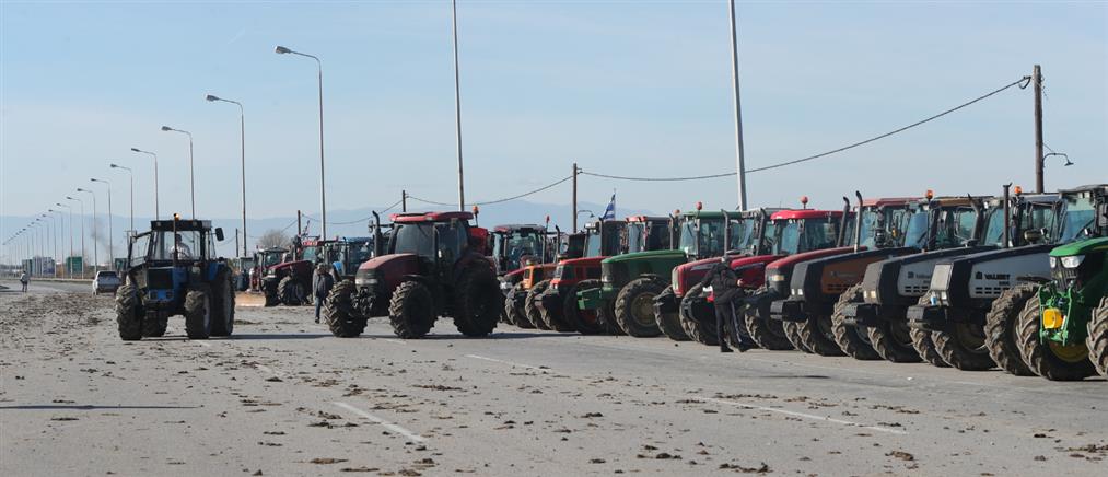 Στάση αναμονής κρατούν στα μπλόκα αγρότες και κτηνοτρόφοι της Δυτικής Ελλάδας
