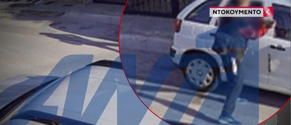 Τρόμος στα Βριλήσσια: Βγήκε στον δρόμο με το τσεκούρι (βίντεο)