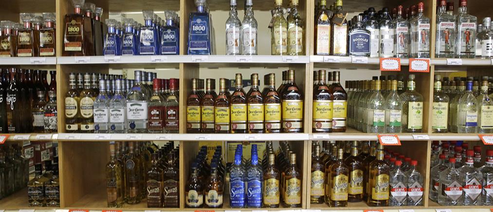 Ηράκλειο: Ανήλικοι έκλεψαν μπουκάλια με αλκοόλ