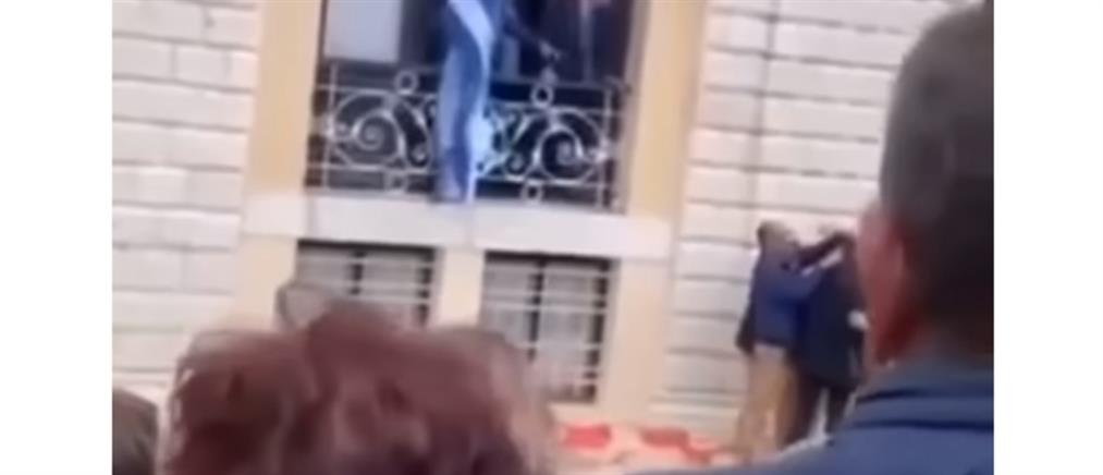 Κέρκυρα: Μπότης έπεσε στο κεφάλι γυναίκας (βίντεο)