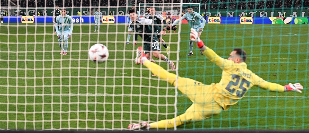 Παναθηναϊκός - Ρεάλ Μπέτις: Πέναλτι υπέρ των "Πράσινων" υπέδειξε ο διαιτητής - Σκόρερ ο Ταμπόρδα (βίντεο)