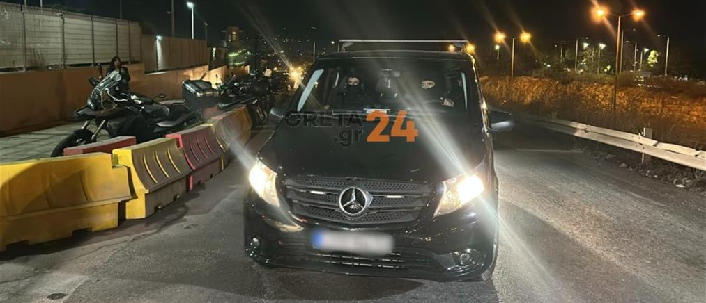 Βορίζια: Η στιγμή που οι τρεις συλληφθέντες φτάνουν στο Αστυνομικό Μέγαρο Ηρακλείου (εικόνες)