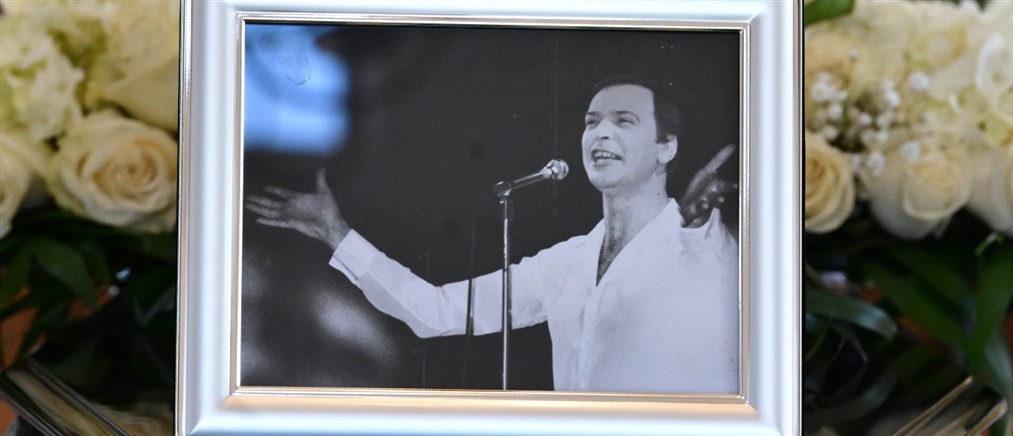 Με συγκίνηση το τελευταίο "αντίο" στον Γιώργο Μαρίνο (εικόνες)