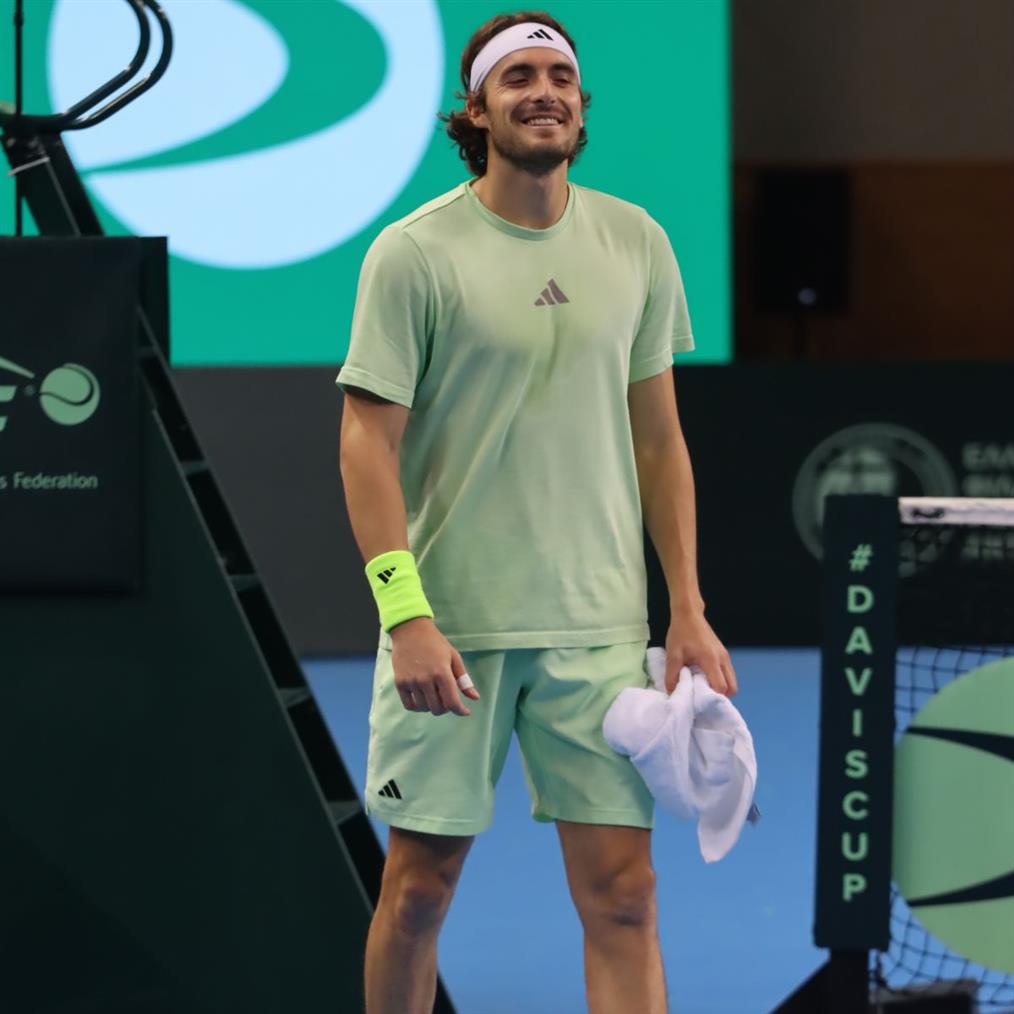 Στέφανος Τσιτσιπάς: "Έχει δίπλωμα, ουδέποτε υπήρξε παράνομος" - Τι δήλωσε ο δικηγόρος του