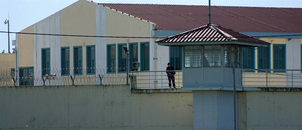 Τρίκαλα: Γυναίκες αποπειράθηκαν να εισαγάγουν ναρκωτικές ουσίες στις φυλακές…ραμμένες στα μπουφάν τους