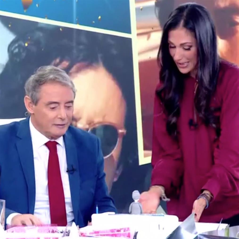 Κοινωνία Ώρα Mega: Γενέθλια για τον Ιορδάνη Χασαπόπουλο - Η τούρτα έκπληξη από τη σύζυγό του