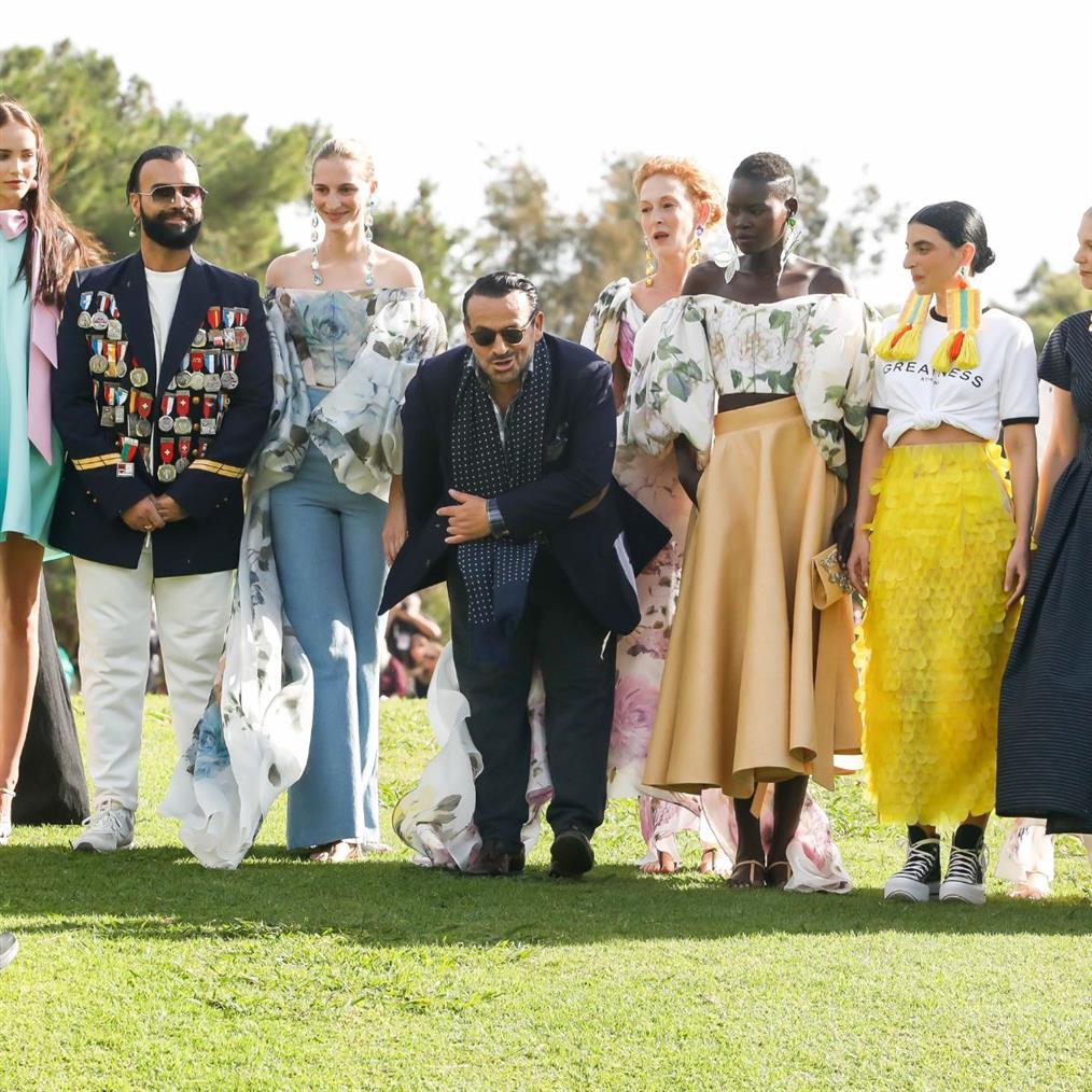 AXDW: Πλήθος επωνύμων στην επίδειξη μόδας του Βασίλη Ζούλια στο Golf Club της Γλυφάδας