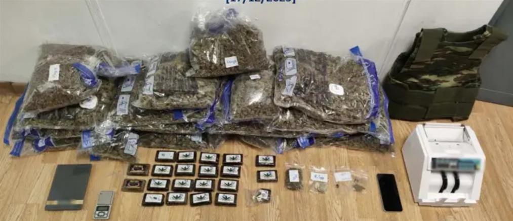 Συνελήφθησαν δύο τράπερ και οι συνεργοί τους για διακίνηση ναρκωτικών στην Αττική