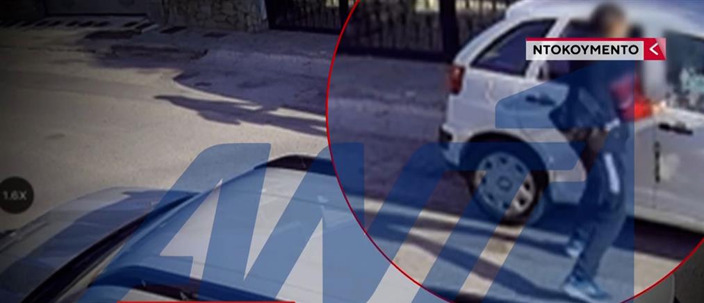 Βριλήσσια: Άνδρας με τσεκούρι έκανε "σμπαράλια" αυτοκίνητο (βίντεο)