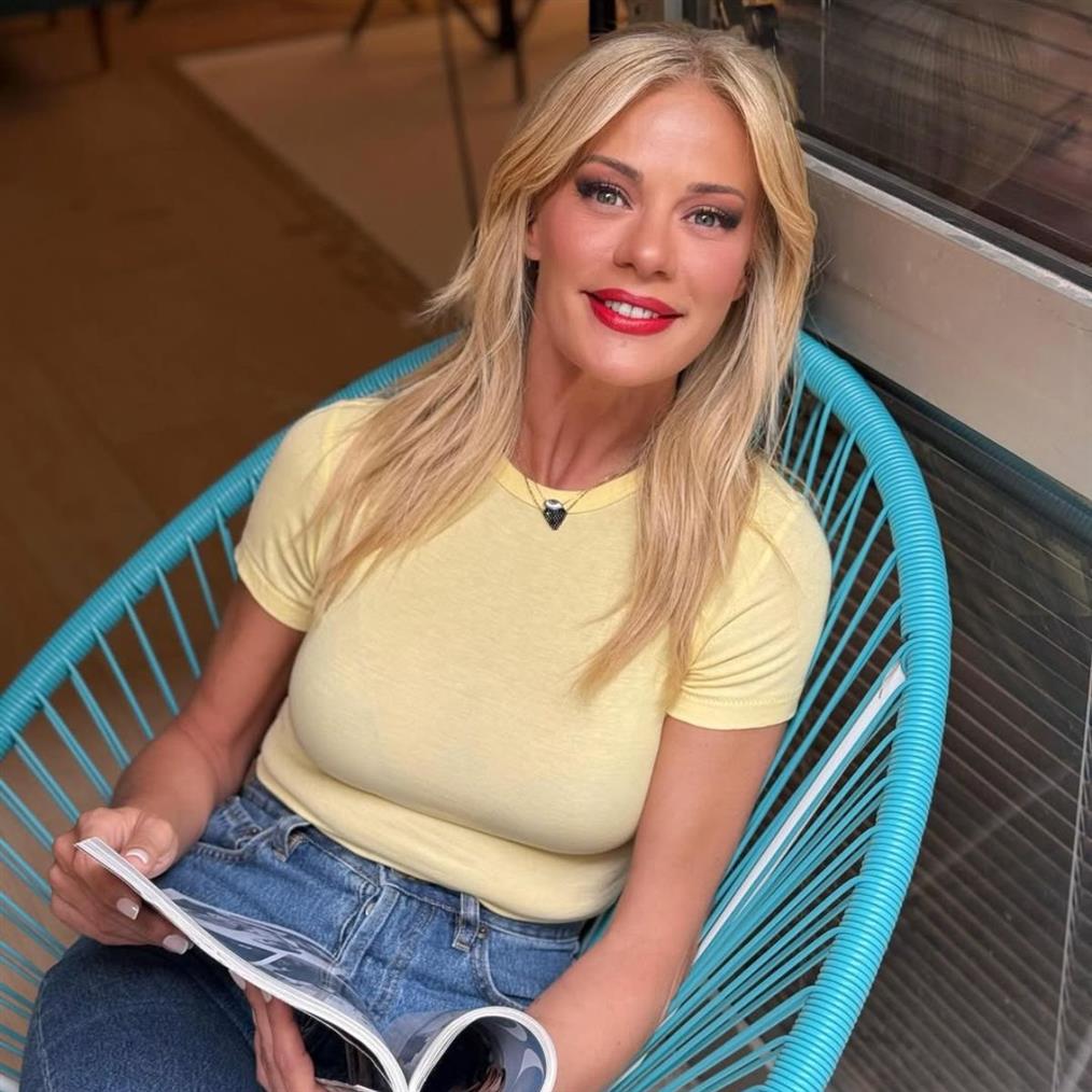 Ζέτα Μακρυπούλια: Με το "διαφορετικό" κουστούμι που σαρώνει στα trends για τη νέα σεζόν