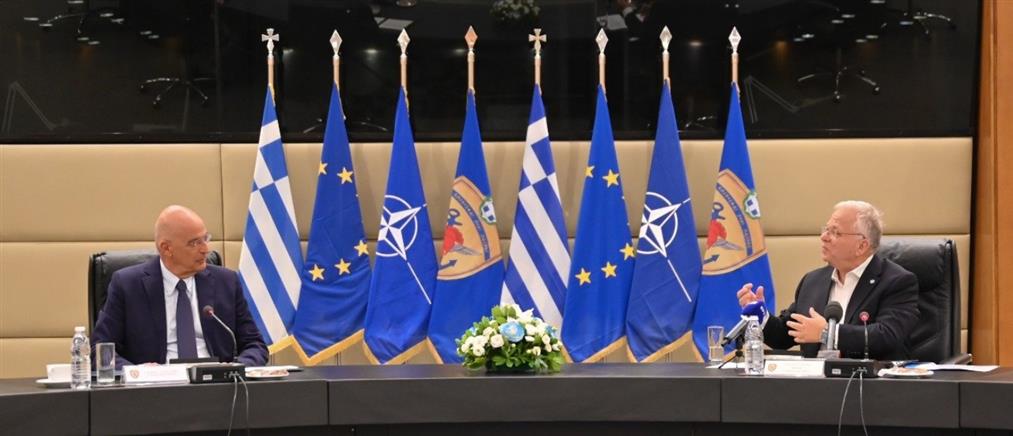 Δένδιας: Οι Ένοπλες Δυνάμεις διαχρονικά στέκονται στο πλευρό της κοινωνίας