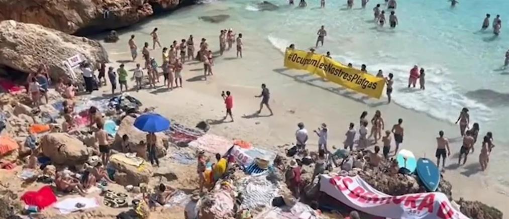 Μαγιόρκα: Ντόπιοι διώχνουν τουρίστες από τις παραλίες (βίντεο)