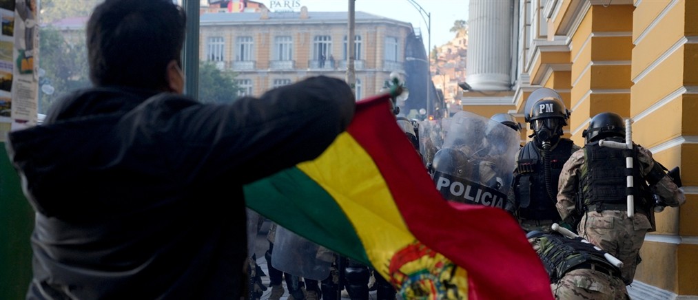 O πρώην πρόεδρος της Βολιβίας δήλωσε πως η τρέχουσα κυβέρνηση της χώρας την ωθεί προς "εμφύλιο πόλεμο"