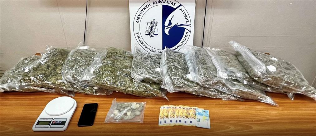 Αττική - Ναρκωτικά: Συνελήφθη παραλήπτης ταχυδρομικού δέματος που περιείχε... κάνναβη (εικόνες)