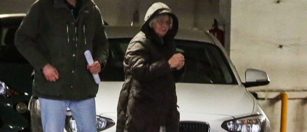 Η Ελένη Ζαρούλια οδηγείται στις γυναικείες φυλακές της Θήβας