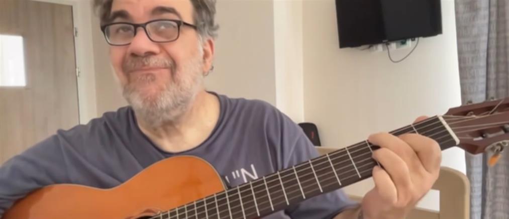 Σταρόβας: Παίζει κιθάρα πρώτη φορά μετά το εγκεφαλικό και συγκινεί... (βίντεο)