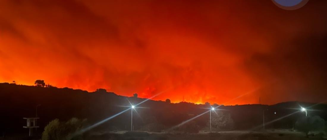 Φωτιές σε Ρόδο, Αίγιο, Κάρυστο: Αναζωπυρώσεις, εκκενώσεις και μάχη με τις φλόγες (βίντεο)