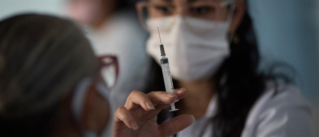 Κορονοϊός: υπεύθυνη εμβολιαστικού κέντρου ομολόγησε τον εικονικό εμβολιασμό της