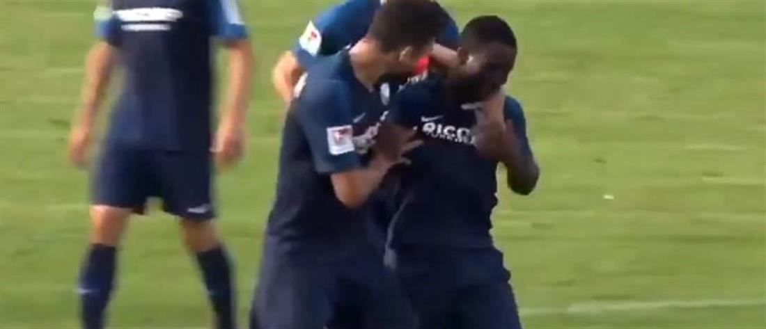 Ποδοσφαιριστής έβαλε τα κλάματα μέσα στο γήπεδο μετά από ρατσιστική επίθεση (εικόνες)