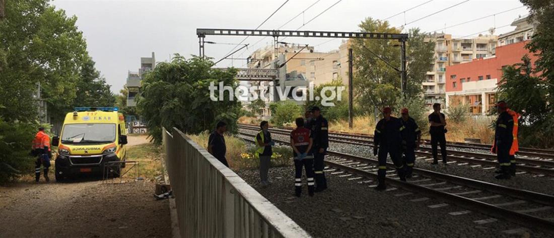 Θεσσαλονίκη: Νεκρή η γυναίκα που παρασύρθηκε από τρένο λίγο έξω από τον σταθμό (εικόνες)