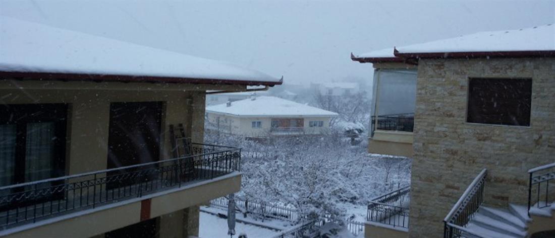 Χιόνια σε Καστοριά και Κοζάνη (εικόνες)