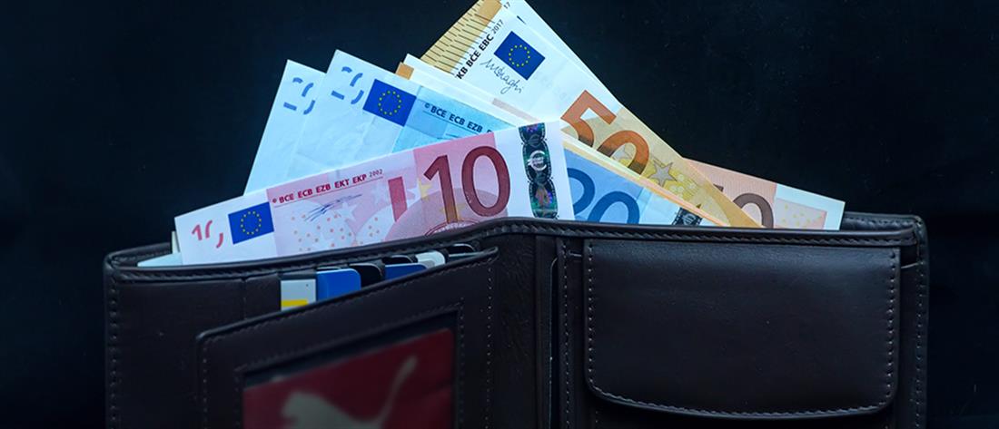 Ανήλικοι βρήκαν πορτοφόλι με 700 ευρώ και το παρέδωσαν
