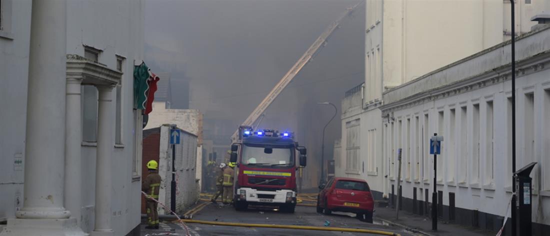 “Κόλαση” φωτιάς σε ξενοδοχείο στην Βρετανία (βίντεο)