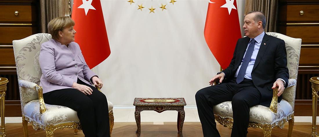 Στην Τουρκία η Μέρκελ μετά το “χαστούκι” στον Ερντογάν για τη συμφωνία με τη Λιβύη