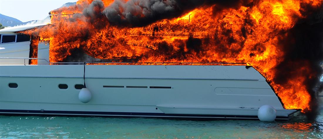  Πόρτο Χέλι: Φωτιά σε ιστιοφόρο σκάφος