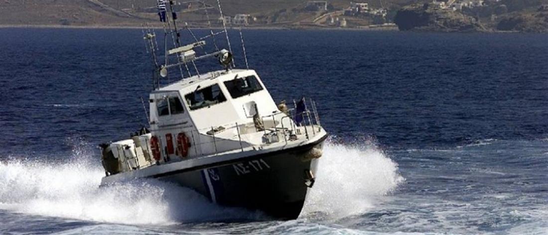 Συναγερμός για ακυβέρνητο σκάφος ανοικτά της Κυπαρισσίας