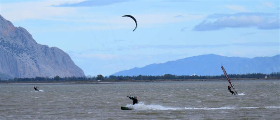 Kitesurfing στα νερά της λιμνοθάλασσας Μεσολογγίου (εικόνες)