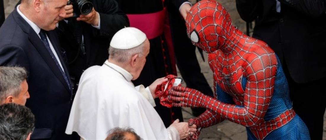 Πάπας Φραγκίσκος και “Spider-man” συναντήθηκαν στο Βατικανό