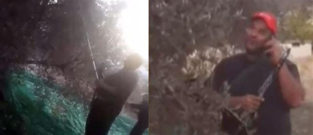 Viral ο αγρότης που μαζεύει ελιές παίζοντας κλαρίνο (βίντεο)