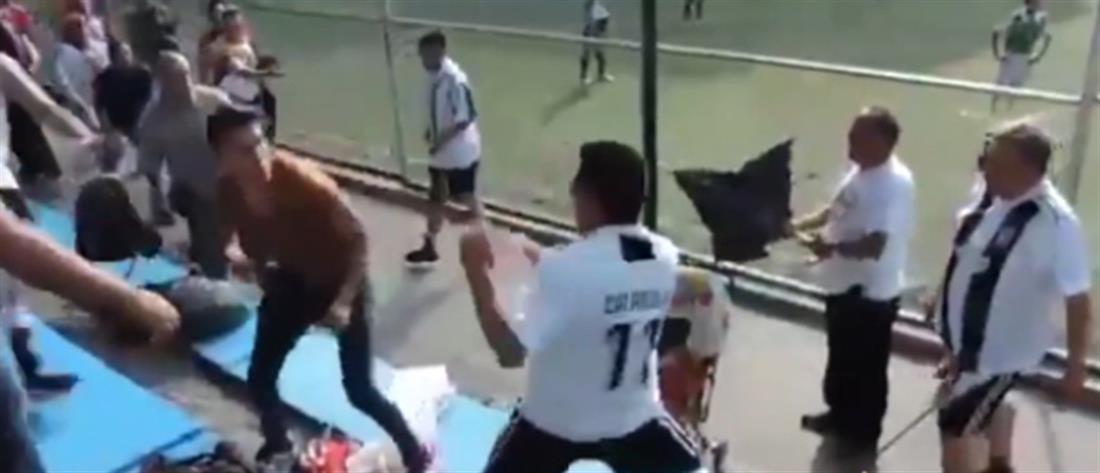 Εικόνες ντροπής: Μπαμπάδες “έπαιξαν” ξύλο σε παιδικό πρωτάθλημα ποδοσφαίρου (βίντεο)