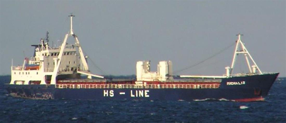 Συναγερμός για ακυβέρνητο φορτηγό πλοίο νότια της Σύρου