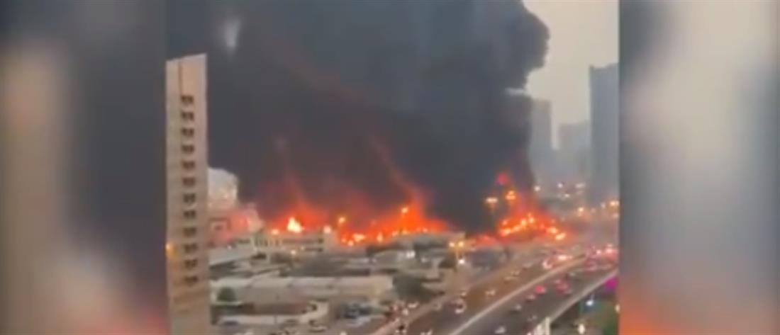 Μεγάλη φωτιά σε αγορά τροφίμων στα Ηνωμένα Αραβικά Εμιράτα (εικόνες)