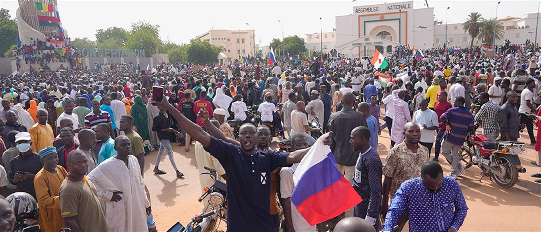 Νίγηρας: Οι πραξικοπηματίες ανακάλεσαν την ισχύ των συμφωνιών με τη Γαλλία