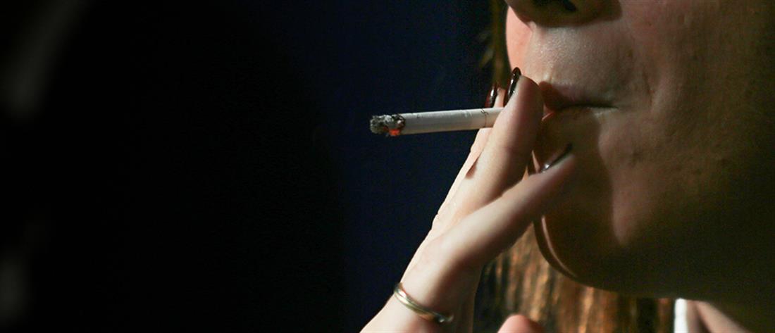 Παγώνη: Καπνιστές το 90% των νέων που “χτυπά” ο κορονοϊός