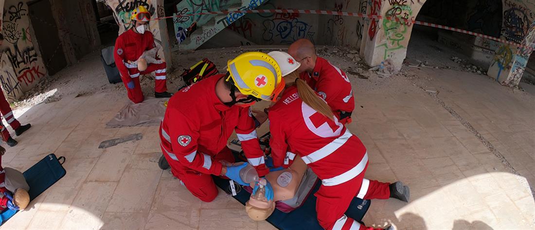 Ελληνικός Ερυθρός Σταυρός: Εντυπωσιακή άσκηση σε εγκαταλελειμμένο ξενοδοχείο (εικόνες)