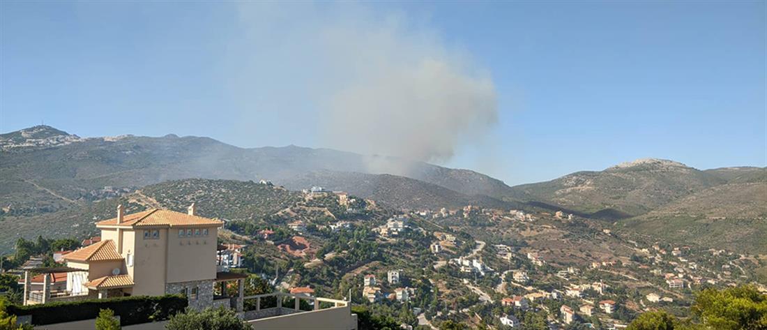 Φωτιά στην Πεντέλη: μήνυμα του 112 στους κατοίκους των γύρω περιοχών