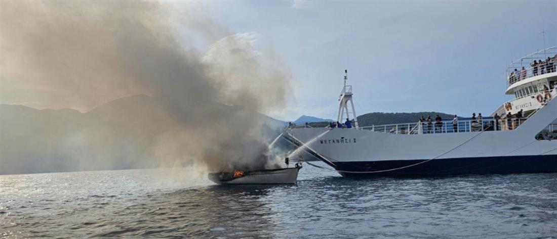 Λευκάδα: Φωτιά σε σκάφος - Πήδηξαν στην θάλασσα οι επιβάτες