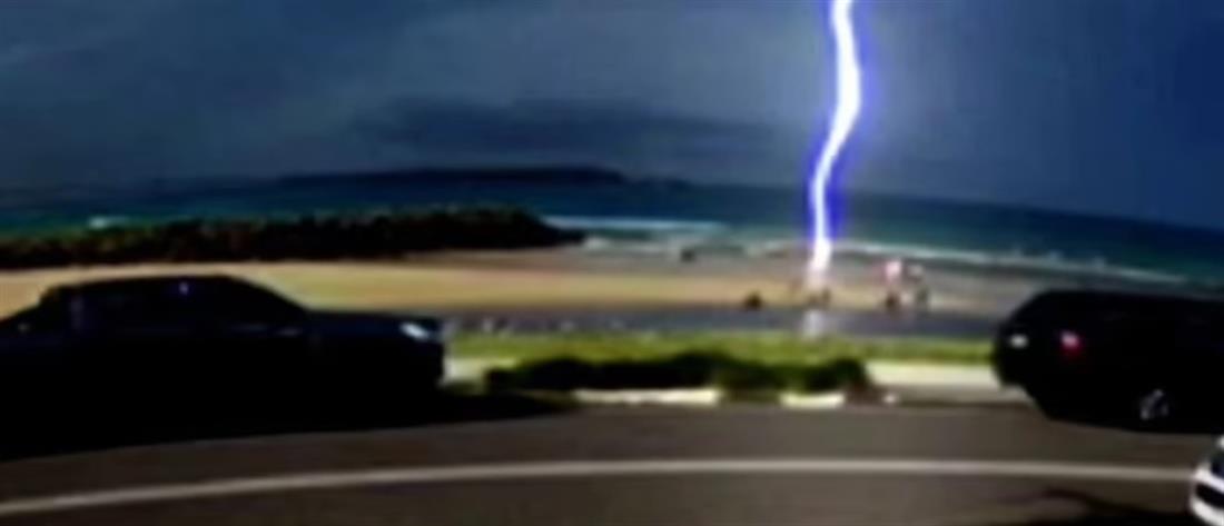 Αυστραλία: Κεραυνός χτύπησε παιδί στην θάλασσα (βίντεο)