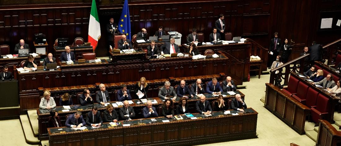 Ιταλία - Ξύλο στη Βουλή: Βουλευτές “πιάστηκαν στα χέρια” (βίντεο)