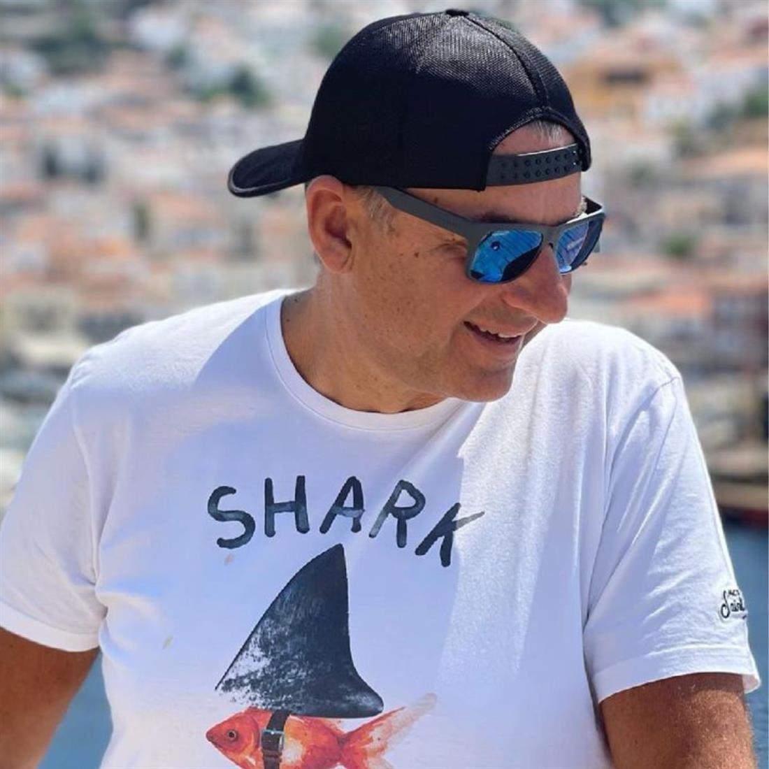 Γιώργος Λιάγκας: Η φωτογραφία από την πισίνα στις διακοπές του στην Τήνο
