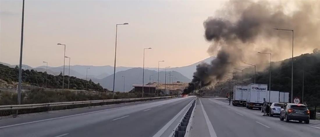 Εγνατία Οδός: Φορτηγό έπιασε φωτιά μέσα σε σήραγγα