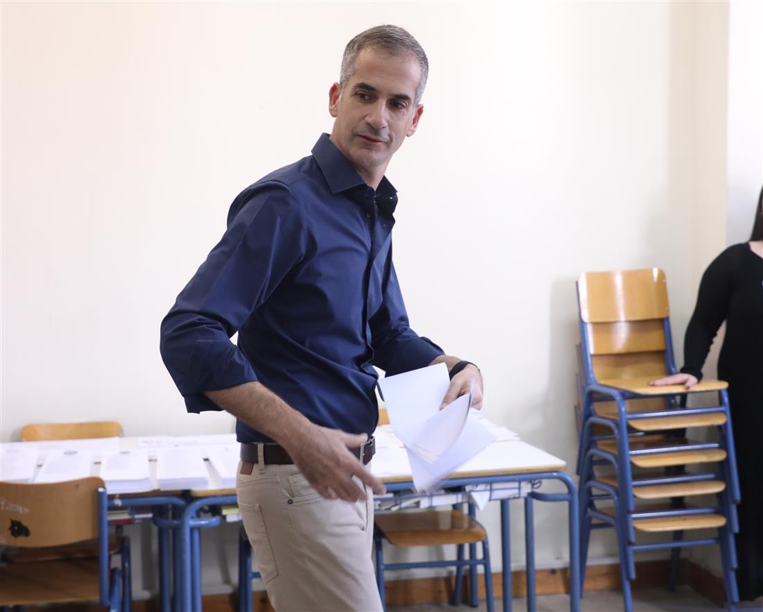 Κώστας Μπακογιάννης: Ο 17χρονος γιος του ψήφισε για πρώτη φορά - Η φωτογραφία και το δημόσιο μήνυμα
